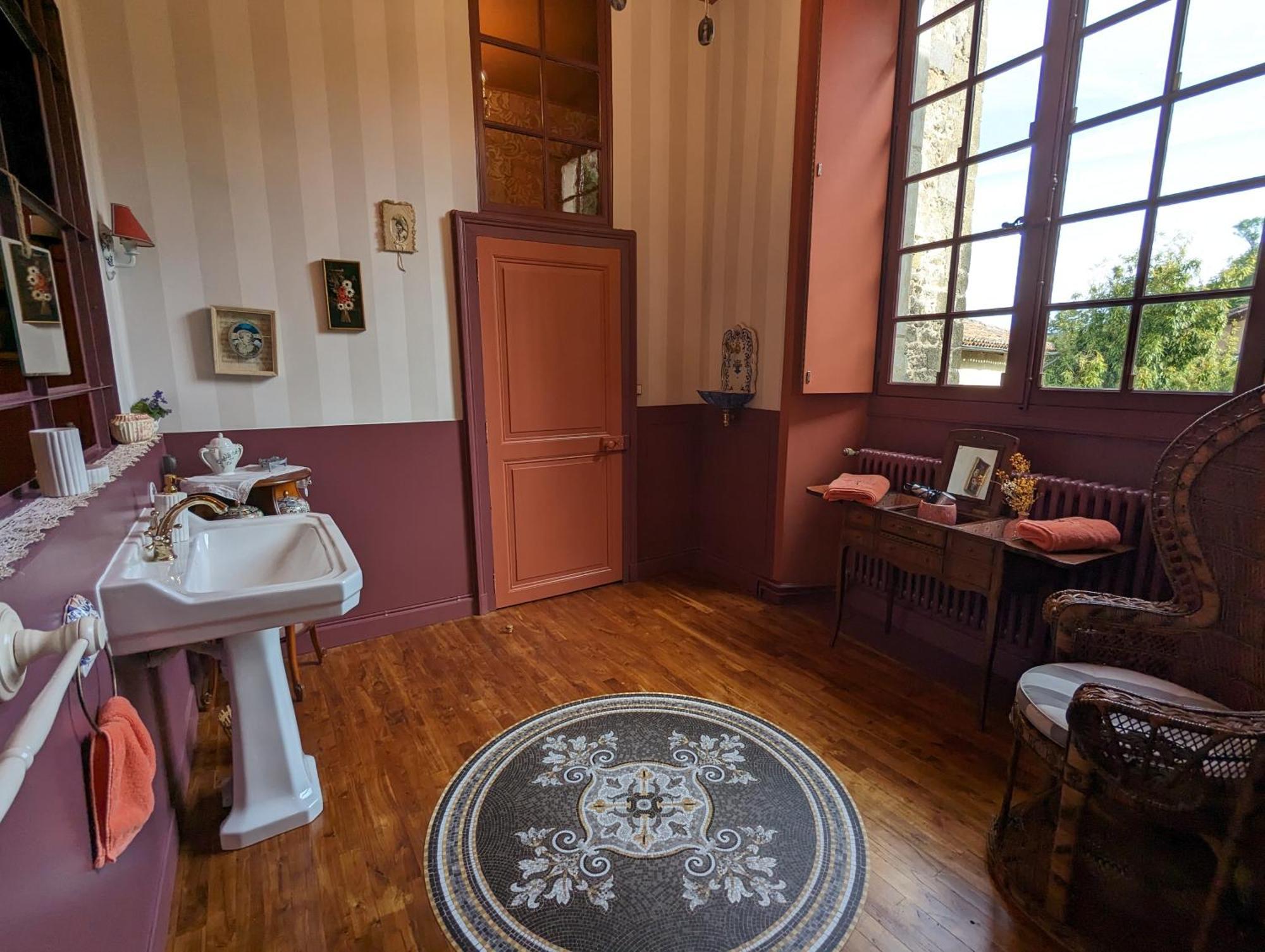 مبيت وإفطار كونفولين Manoir Des Arts المظهر الخارجي الصورة